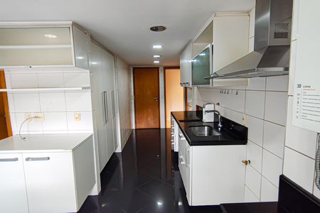 Apartamento à venda com 256m², 3 quartos e 2 vagasCozinha