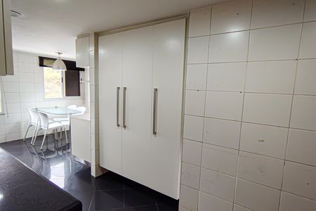 Apartamento à venda com 256m², 3 quartos e 2 vagasCozinha