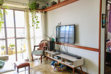 Apartamento à venda com 82m², 2 quartos e 1 vaga Apartamento à venda com 82m², 2 quartos e 1 vagaSala