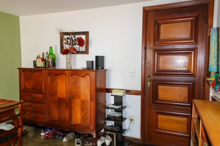 Apartamento à venda com 82m², 2 quartos e 1 vaga Apartamento à venda com 82m², 2 quartos e 1 vagaSala