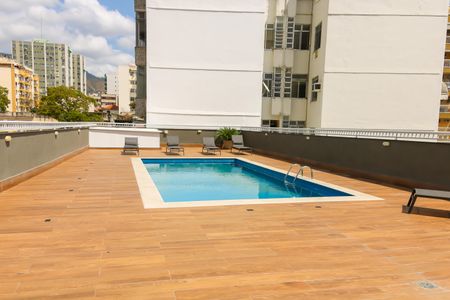 Apartamento à venda com 82m², 2 quartos e 1 vaga Apartamento à venda com 82m², 2 quartos e 1 vagaÁrea comum - Piscina