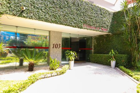 Apartamento à venda com 82m², 2 quartos e 1 vaga Apartamento à venda com 82m², 2 quartos e 1 vagaEntrada