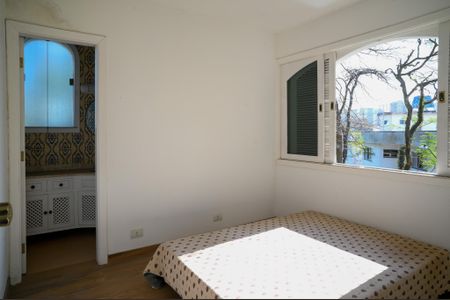 Casa à venda com 356m², 5 quartos e 4 vagasSuíte 2