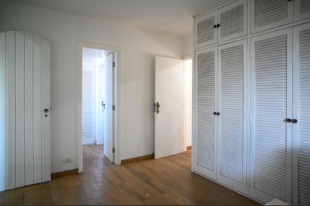 Casa à venda com 356m², 5 quartos e 4 vagasSuíte 4