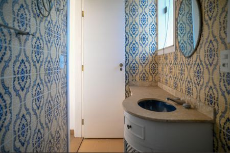 Casa à venda com 356m², 5 quartos e 4 vagasBanheiro da Suíte 2