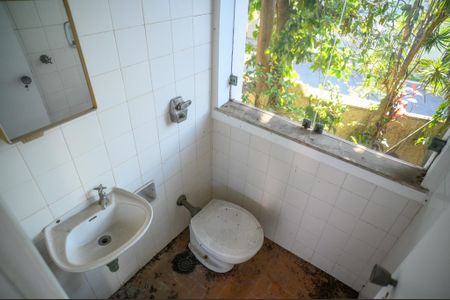 Casa à venda com 356m², 5 quartos e 4 vagasBanheiro de serviço