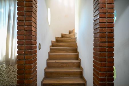 Casa à venda com 356m², 5 quartos e 4 vagasEscada