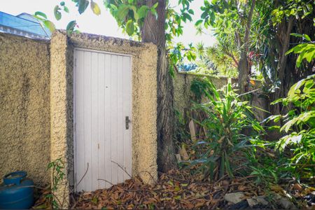 Casa à venda com 356m², 5 quartos e 4 vagasQuintal