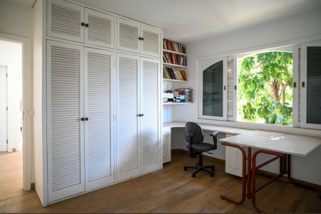 Casa à venda com 356m², 5 quartos e 4 vagasSuíte 4