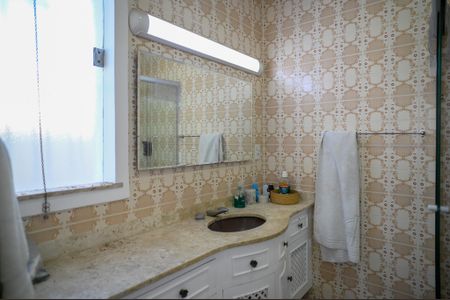 Casa à venda com 356m², 5 quartos e 4 vagasBanheiro da Suíte 4