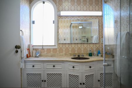 Casa à venda com 356m², 5 quartos e 4 vagasBanheiro da Suíte 4