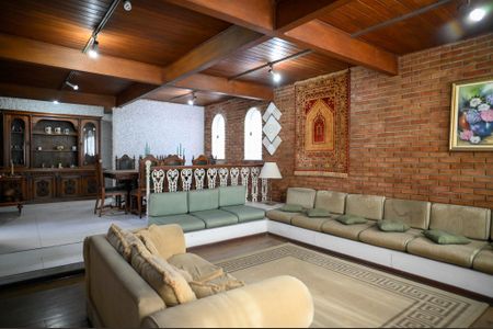 Casa à venda com 356m², 5 quartos e 4 vagasSala