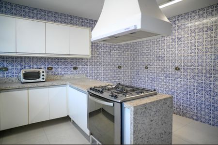Casa à venda com 356m², 5 quartos e 4 vagasCozinha