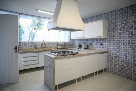 Casa à venda com 356m², 5 quartos e 4 vagasCozinha