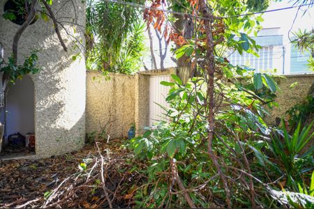 Casa à venda com 356m², 5 quartos e 4 vagasQuintal