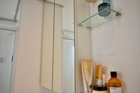 Apartamento à venda com 72m², 2 quartos e 2 vagasBanheiro da Suíte