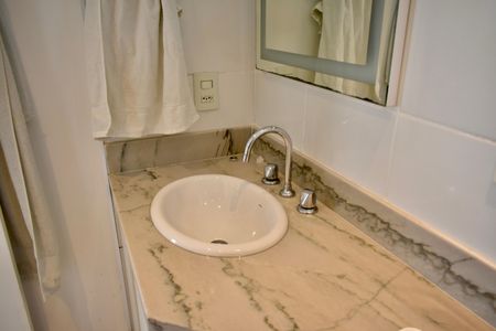 Apartamento à venda com 72m², 2 quartos e 2 vagasBanheiro da Suíte