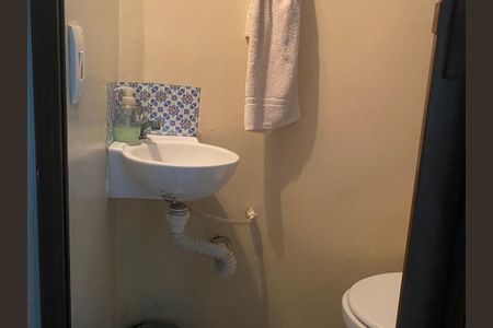 Casa à venda com 160m², 7 quartos e 1 vaga Casa à venda com 160m², 7 quartos e 1 vagaLavabo