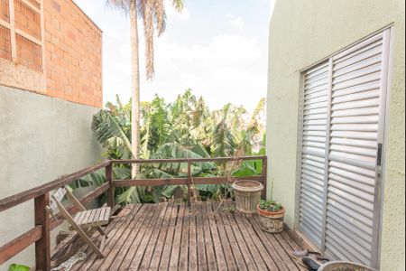 Casa à venda com 374m², 5 quartos e 3 vagas Casa à venda com 374m², 5 quartos e 3 vagasVaranda