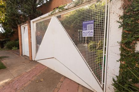 Casa à venda com 374m², 5 quartos e 3 vagas Casa à venda com 374m², 5 quartos e 3 vagasPlaca