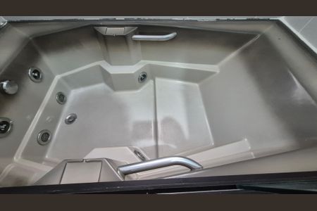 Casa à venda com 227m², 3 quartos e 4 vagas Casa à venda com 227m², 3 quartos e 4 vagasBanheiro da Suíte