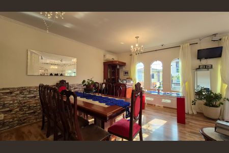 Casa à venda com 227m², 3 quartos e 4 vagas Casa à venda com 227m², 3 quartos e 4 vagasSala