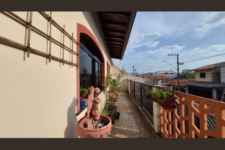Casa à venda com 227m², 3 quartos e 4 vagas Casa à venda com 227m², 3 quartos e 4 vagasVaranda