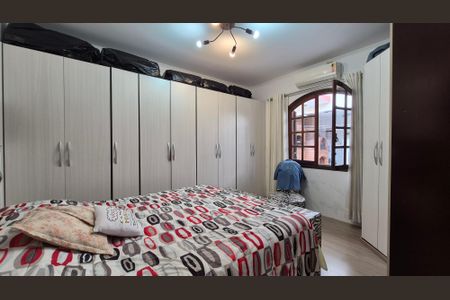 Casa à venda com 227m², 3 quartos e 4 vagas Casa à venda com 227m², 3 quartos e 4 vagasSuíte