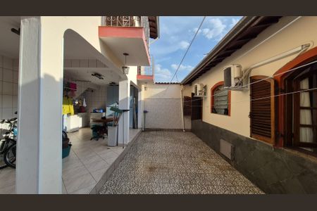 Casa à venda com 227m², 3 quartos e 4 vagas Casa à venda com 227m², 3 quartos e 4 vagasArea Externa