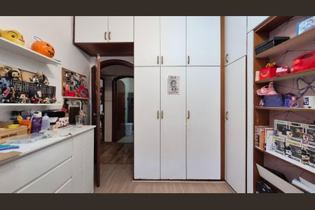 Casa à venda com 227m², 3 quartos e 4 vagas Casa à venda com 227m², 3 quartos e 4 vagasQuarto 2