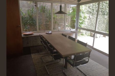 Casa à venda com 5 quartos, 300m² em Morumbi, São Paulo