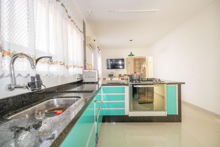 Casa à venda com 470m², 8 quartos e 7 vagasCozinha