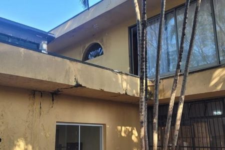 Casa à venda com 516m², 4 quartos e 4 vagas