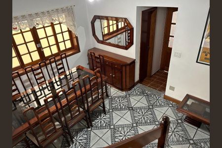 Casa à venda com 3 quartos, 197m² em Jardim das Vertentes, São Paulo