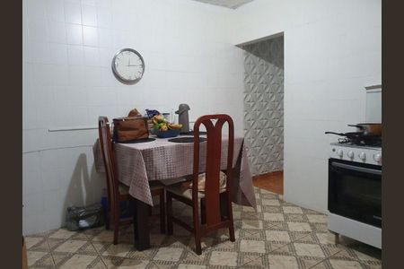 Casa à venda com 4 quartos, 220m² em Vila Albano, São Paulo