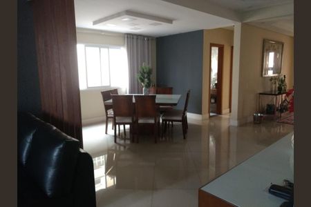 Casa à venda com 4 quartos, 320m² em Cidade São Francisco, São Paulo