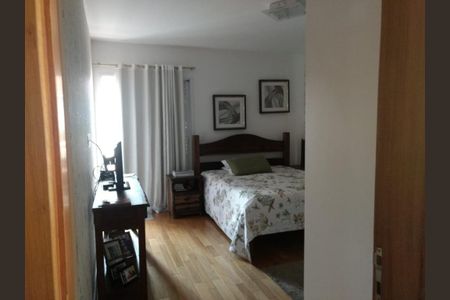 Casa à venda com 4 quartos, 320m² em Cidade São Francisco, São Paulo