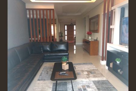 Casa à venda com 4 quartos, 320m² em Cidade São Francisco, São Paulo