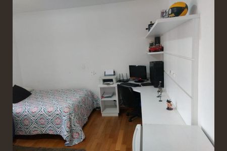 Casa à venda com 4 quartos, 320m² em Cidade São Francisco, São Paulo