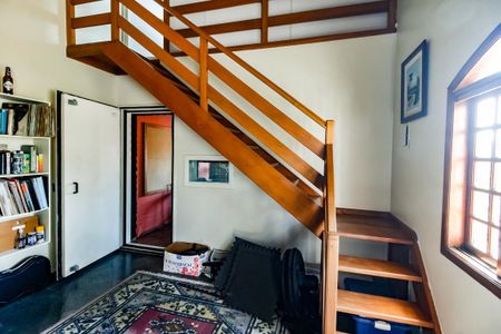 Casa à venda com 410m², 4 quartos e 4 vagasEscada acesso