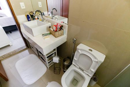 Casa à venda com 410m², 4 quartos e 4 vagasBanheiro da Suíte 2