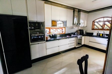Casa à venda com 410m², 4 quartos e 4 vagasCozinha 