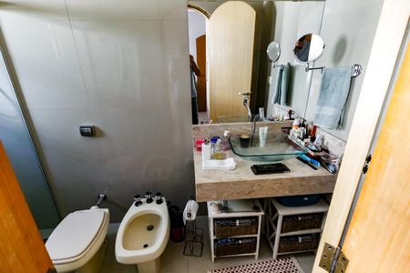 Casa à venda com 410m², 4 quartos e 4 vagasBanheiro da Suíte 1