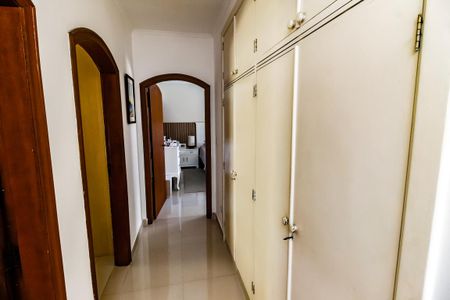 Casa à venda com 410m², 4 quartos e 4 vagasCorredor