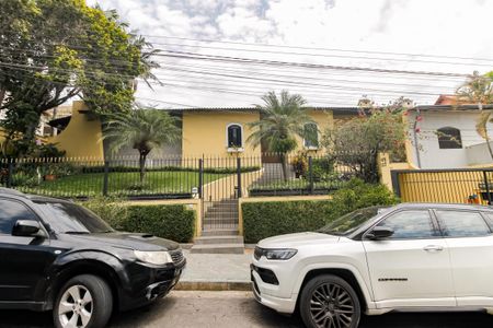 Casa à venda com 410m², 4 quartos e 4 vagasFachada