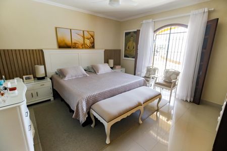 Casa à venda com 410m², 4 quartos e 4 vagasSuíte 2