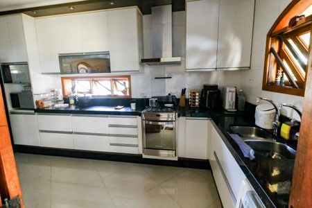 Casa à venda com 410m², 4 quartos e 4 vagasCozinha 