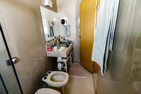 Casa à venda com 410m², 4 quartos e 4 vagasBanheiro da Suíte 1