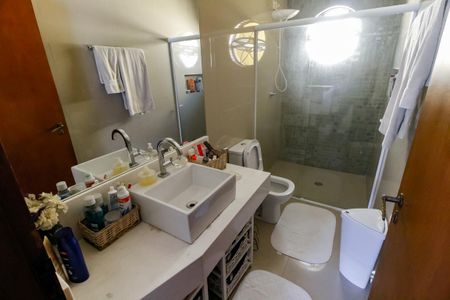 Casa à venda com 410m², 4 quartos e 4 vagasBanheiro da Suíte 2