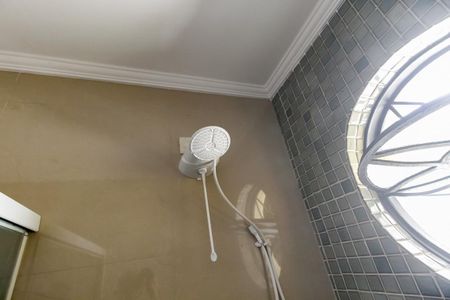 Casa à venda com 410m², 4 quartos e 4 vagasBanheiro da Suíte 2 - chuveiro